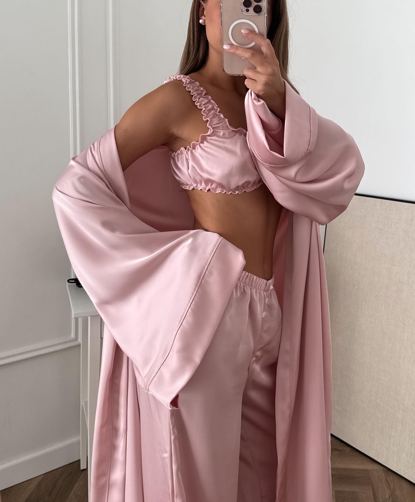 About 1940e140 913a 4d3c b3fd e93a9abfafb6